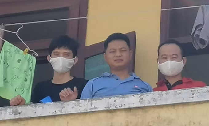 Nhóm người Trung Quốc nhập cảnh trái phép vào Quảng Nam được đưa đi cách ly. Ảnh: TL.