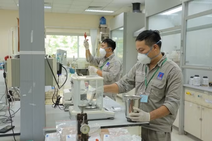 Kiểm định chất lượng sản phẩm Đạm Phú Mỹ.