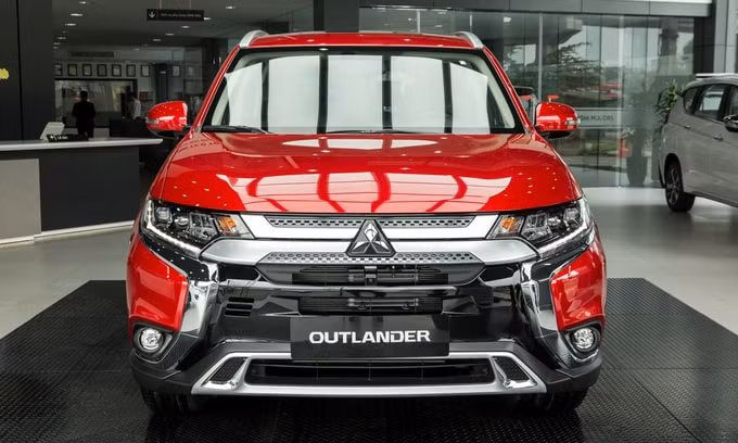 Mẫu xe Outlander 2.4 Premium 2020 thay đổi thiết kế ngoại thất giống các bản 2.0. Ảnh: internet.
