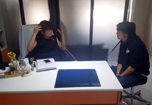 Tuấn Anh làm việc nhiều với bác sĩ Choi Ju-young. Ảnh: internet.
