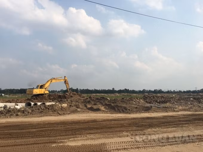 Người dân xã Yên Phụ vô cùng bức xúc bởi việc UBND huyện Yên Phong thu hồi đất nông nghiệp cho dự án không nằm trong NQ 33 nhưng họ vẫn bị đè ngửa ra cưỡng chế.