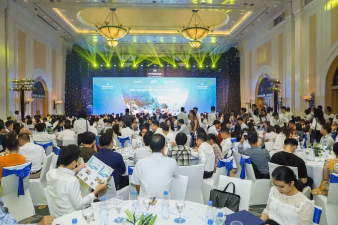 Sự kiện thu hút gần 500 khách hàng tham dự.