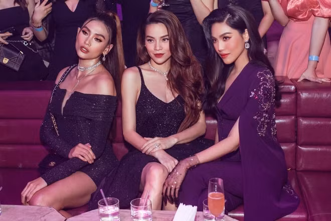 Võ Hoàng Yến và Hồ Ngọc Hà công khai chụp ảnh thân thiết xóa tan tin đồn mối quan hệ bất hòa.