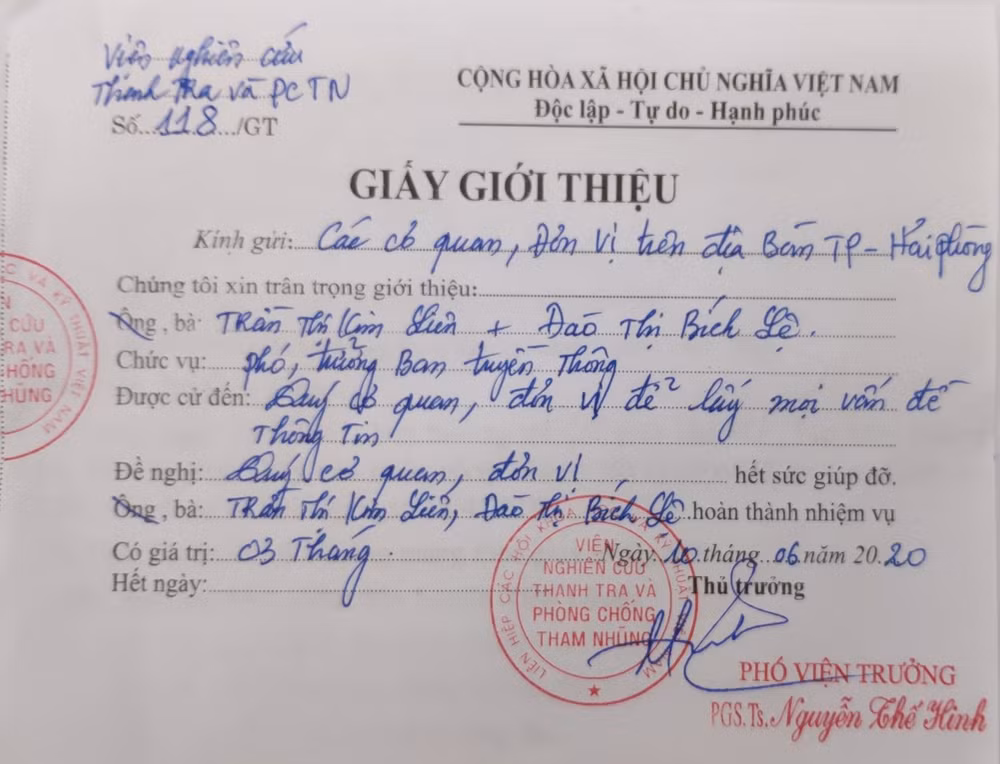 Một trong số Giấy giới thiệu của Bà Trần Thị K.L và Bà Đào Thị B.L