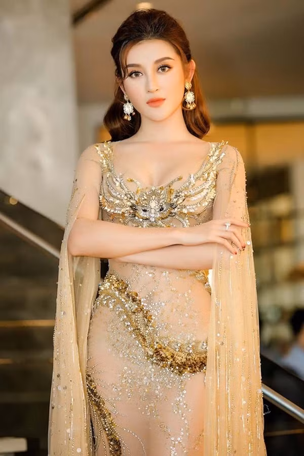 Huyền My.
