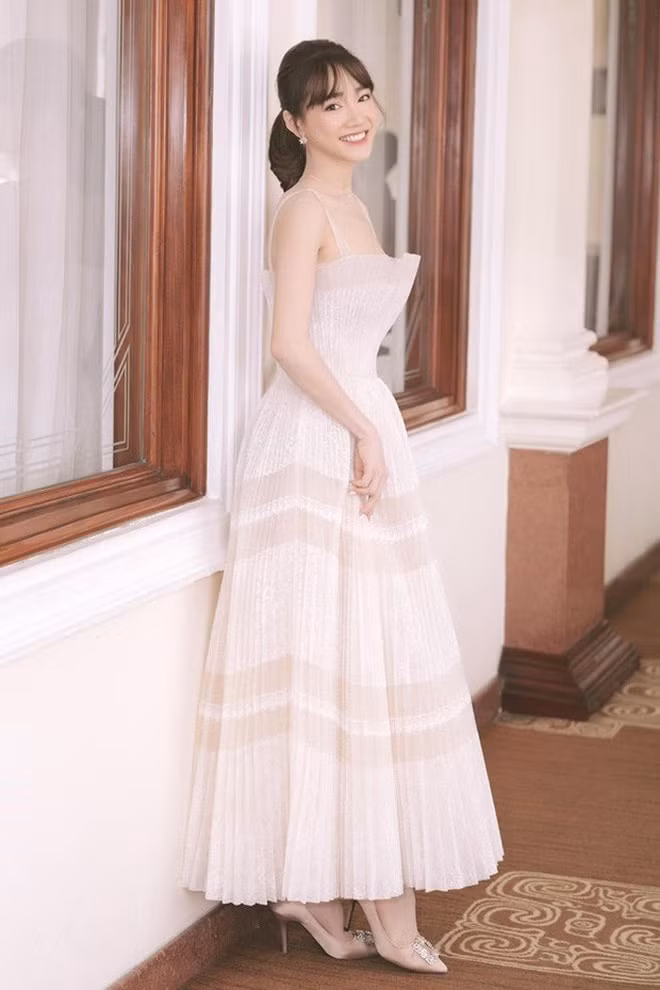 Từ sau khi kết hôn, Nhã Phương thường xuyên nhận khen ngợi ngày càng nhuận sắc, trẻ trung hơn trước.