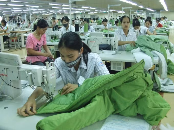 Ổn định và phát triển sản xuất tại Công ty Cổ phần đầu tư và thương mại TNG Thái Nguyên.