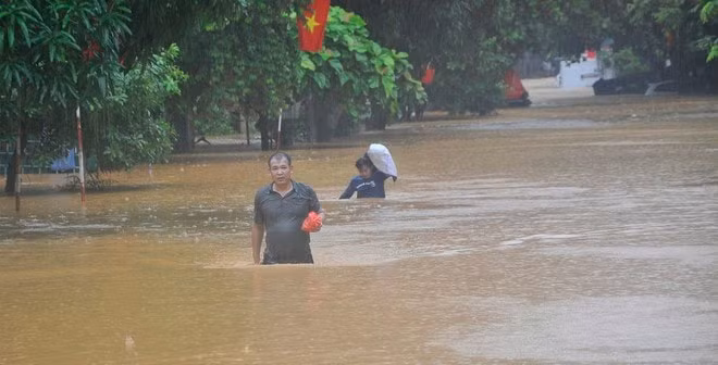 Nhiều hộ dân bị ảnh hưởng nghiêm trọng do mưa lũ. Ảnh: TL.