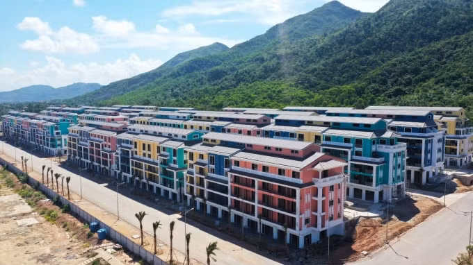 Thế “tựa sơn hướng hải” hiếm có của Singapore Shoptel.