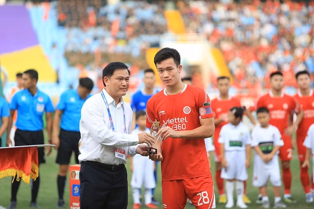 vang bong cac ung vien cua nha tan vo dich trong de cu giai cau thu hay nhat vleague 2023 hinh 1