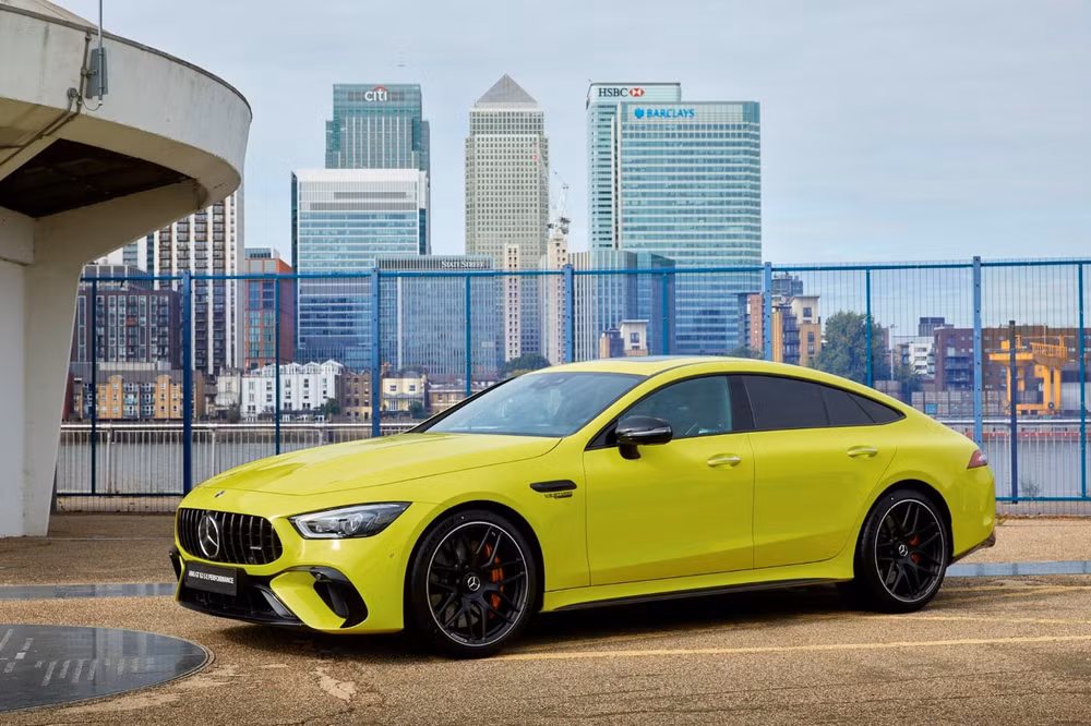 mau xe hop tac giua mercedes amg va roger federer duoc ban dau gia hinh 2