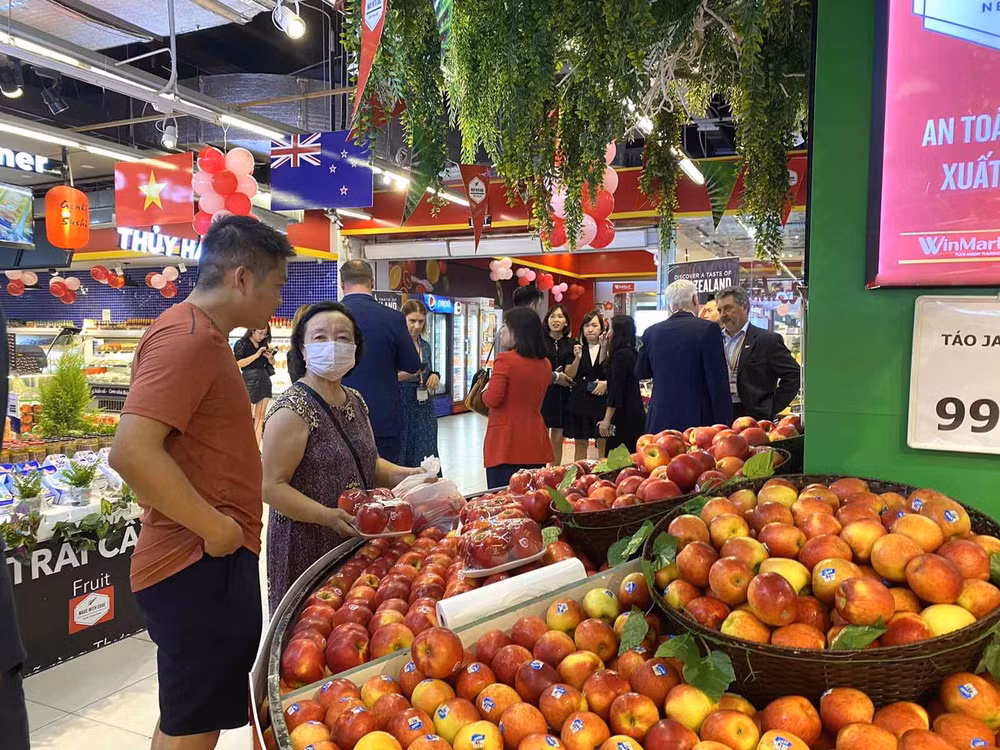 tong lanh su quan new zealand khao sat thi truong san pham nhap khau viet nam tai sieu thi winmart hinh 2