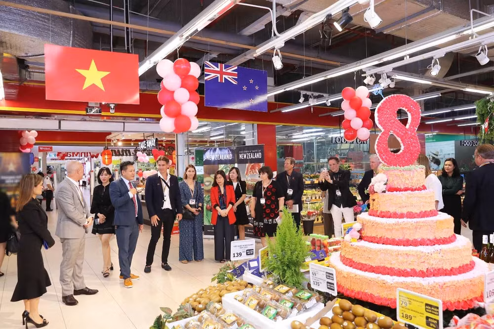 tong lanh su quan new zealand khao sat thi truong san pham nhap khau viet nam tai sieu thi winmart hinh 1