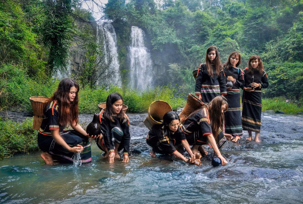 ve dep cua tay nguyen duoc chung minh bang trien lam anh tay nguyen xanh hai hoa ben vung hinh 9