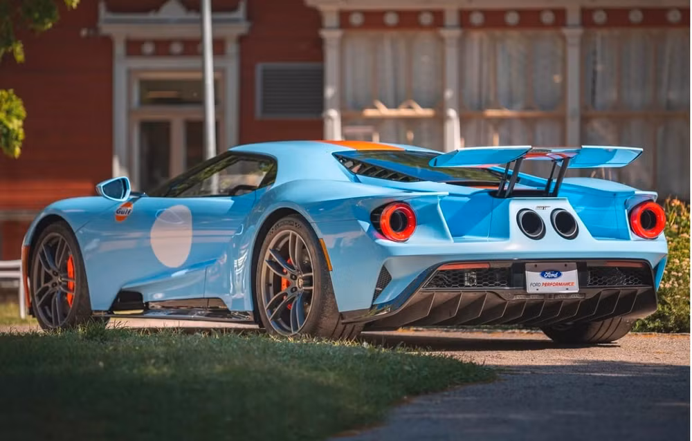 ford gt voi mau son doc duoc ban dau gia du kien gan 1 trieu usd hinh 2