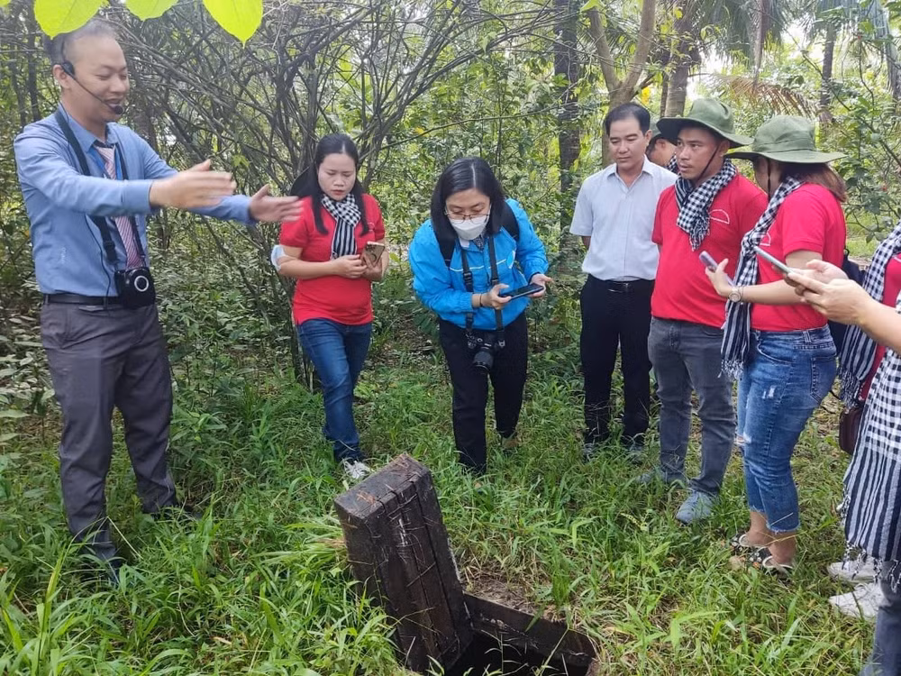 on lai truyen thong dau tranh cach mang ve vang cua que huong dong khoi ben tre hinh 1