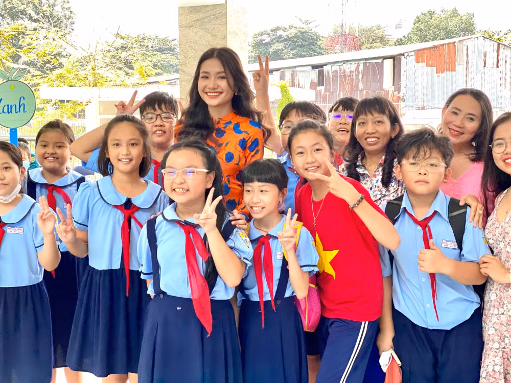 hoa hau nguyen thanh ha lam giam khao cuoc thi ve moi truong hinh 3