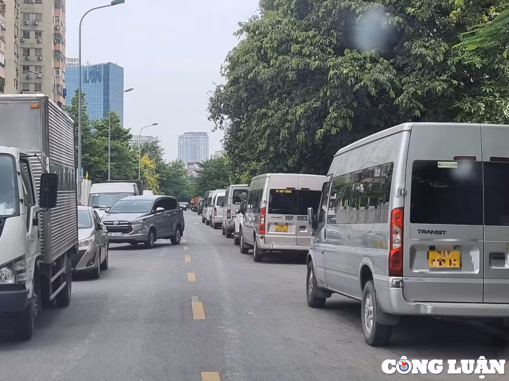 xe hop dong tra hinh dang giet chet cac tuyen xe khach co dinh hinh 1