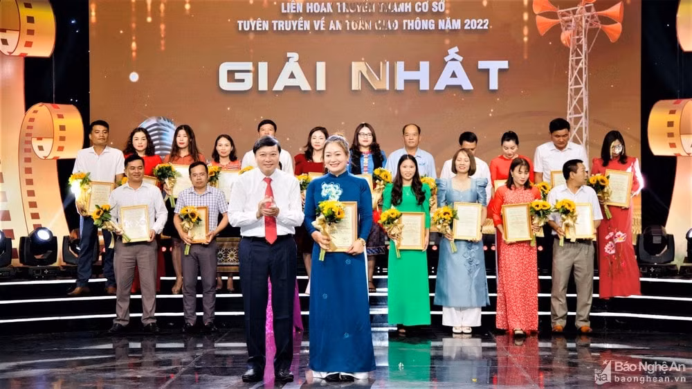 21 tac pham doat giai tai lien hoan truyen thanh co so tuyen truyen ve an toan giao thong hinh 1