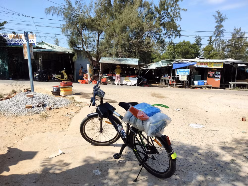 nha du khao u70 dap xe xuyen viet hon 1800 km hinh 3