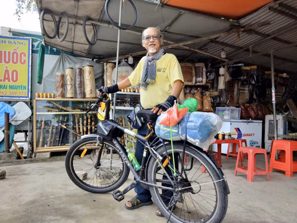 nha du khao u70 dap xe xuyen viet hon 1800 km hinh 1