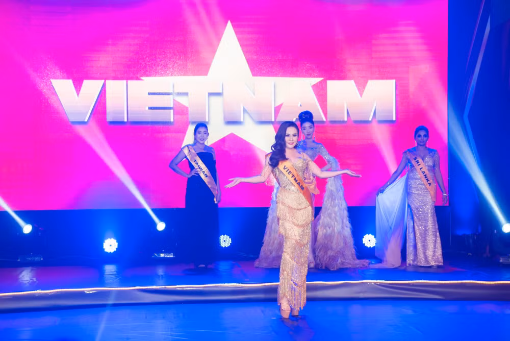 phan kim oanh long lay dang quang mrs grand international 2022 hinh 3
