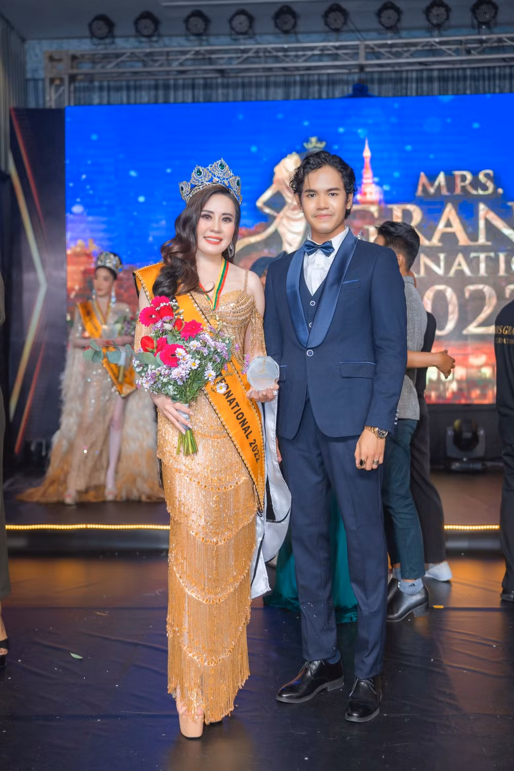 phan kim oanh long lay dang quang mrs grand international 2022 hinh 7