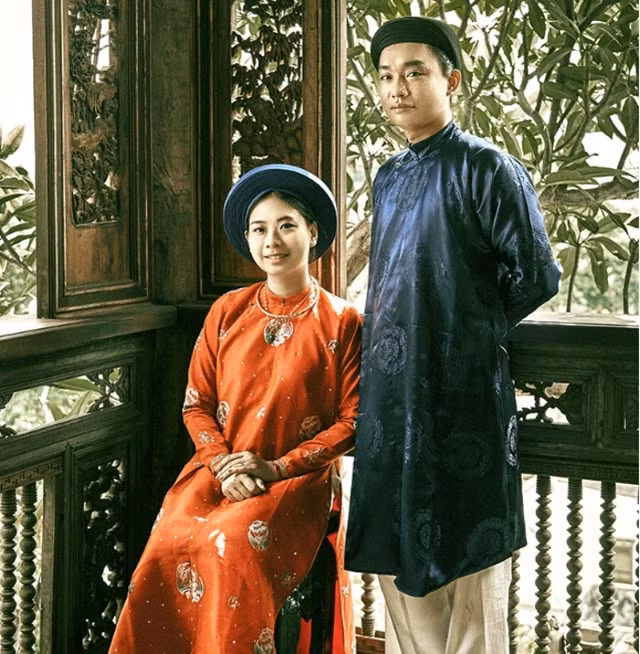 trung bay ao dai ngu than truyen thong tai pho co ha noi hinh 3