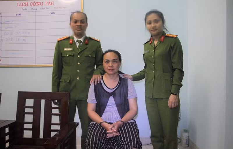 bat giu doi tuong tron truy na hon 17 nam tai lao hinh 1