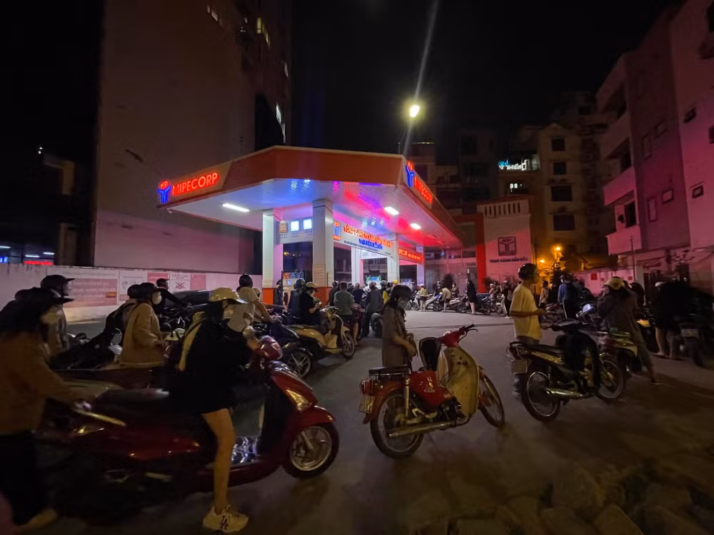 dat bao thuc do xang luc dem muon nhung tranh vo dua gap vo dua hinh 4