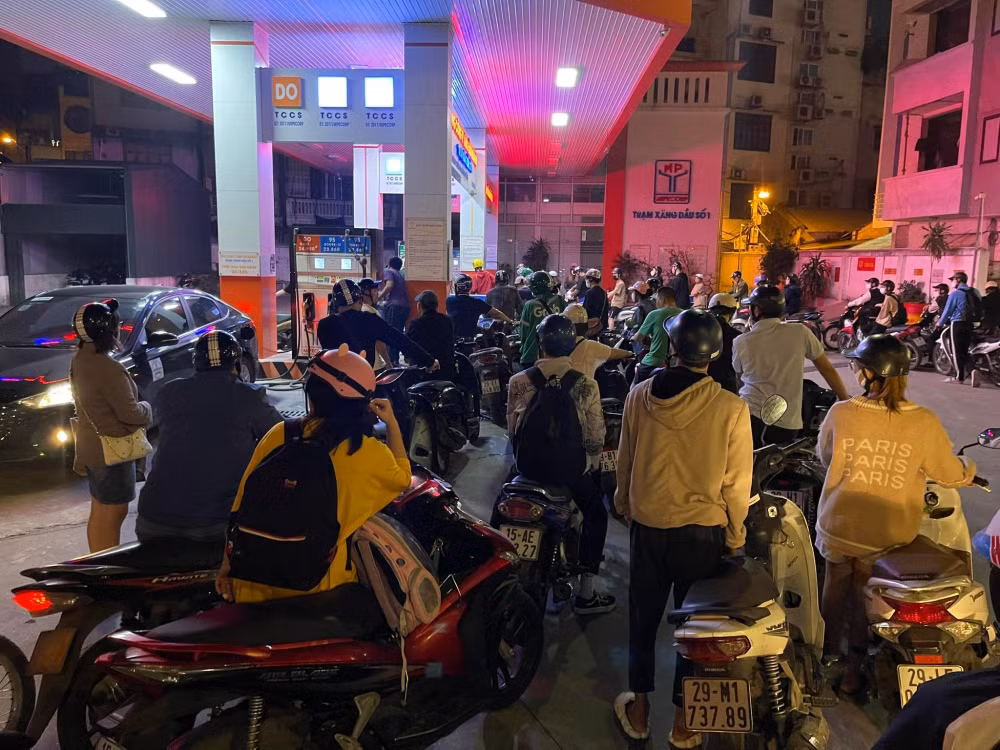 dat bao thuc do xang luc dem muon nhung tranh vo dua gap vo dua hinh 2