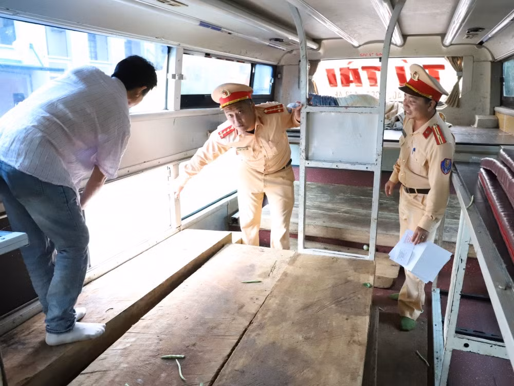 bat xe khach van chuyen go trai phep tu dak lak ve ha tinh tieu thu hinh 2