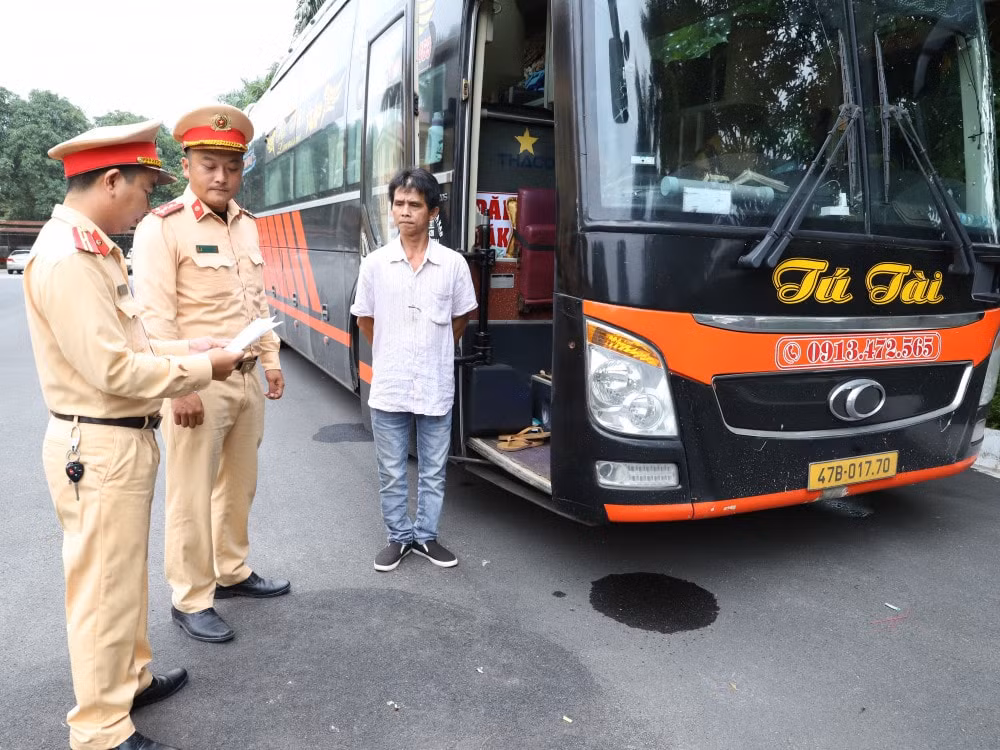 bat xe khach van chuyen go trai phep tu dak lak ve ha tinh tieu thu hinh 1