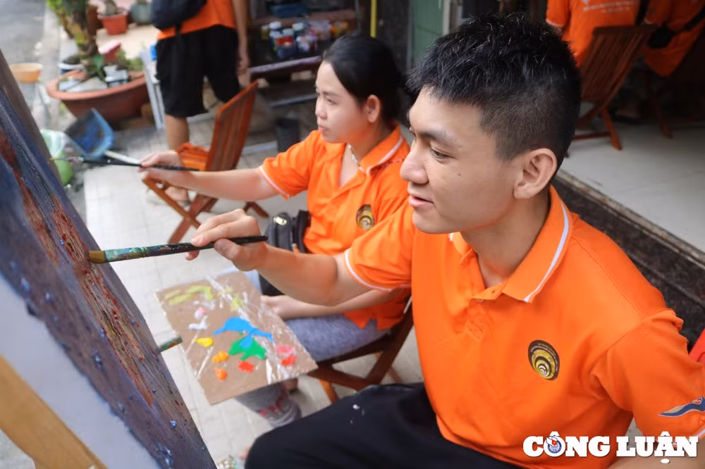 net dep o lop hoi hoa danh cho nguoi khong noi khong nghe dung sac mau de ke chuyen hinh 2