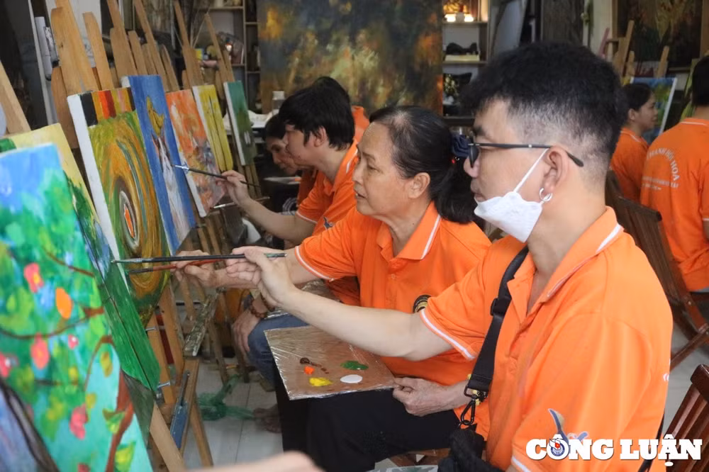net dep o lop hoi hoa danh cho nguoi khong noi khong nghe dung sac mau de ke chuyen hinh 6