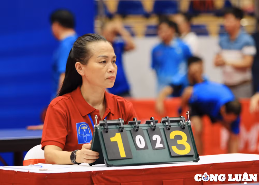to trong tai khach quan minh bach tai giai bong ban cup hoi nha bao viet nam hinh 4