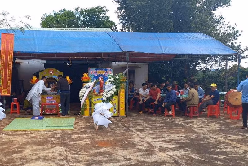 gia lai nu sinh lop 8 roi xuong dap tu vong thuong tam trong luc chup anh hinh 1