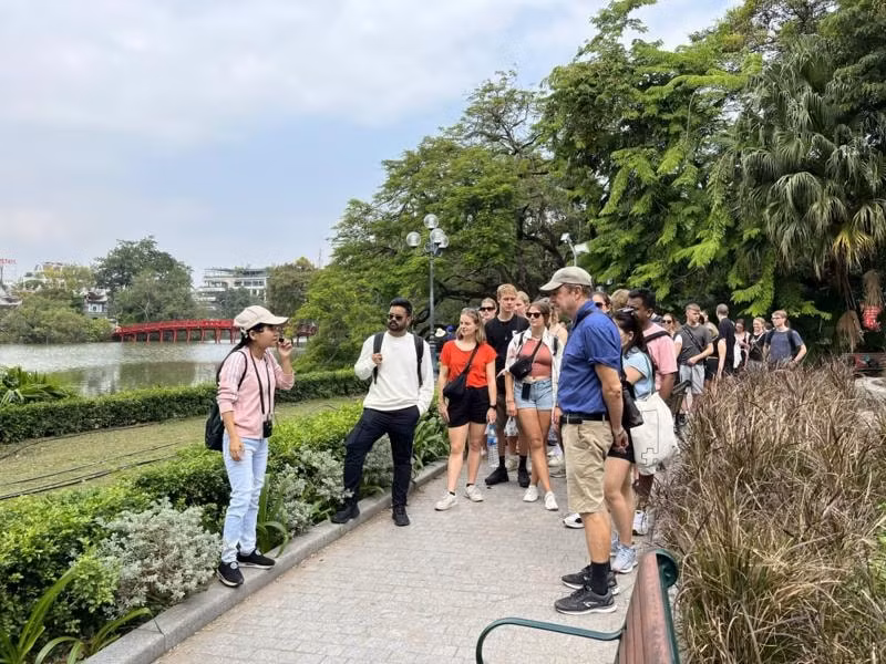 du lich ha noi bung no tro lai hinh 1