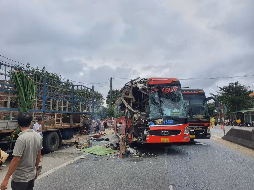 va cham lien hoan tren quoc lo 1 mot nguoi tu vong hinh 1