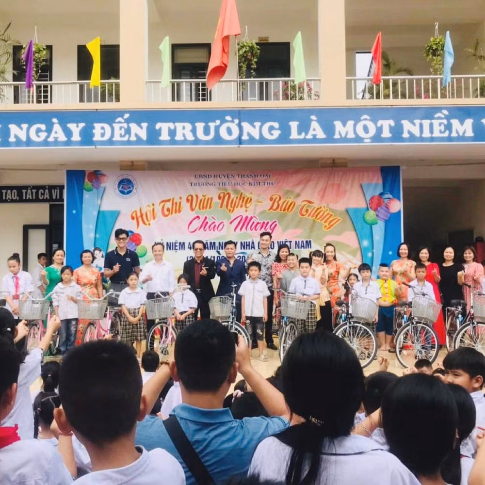cam dong nhung mon qua thiet thuc ekip trang nhi danh tang thay co nhan dip 20 11 hinh 1