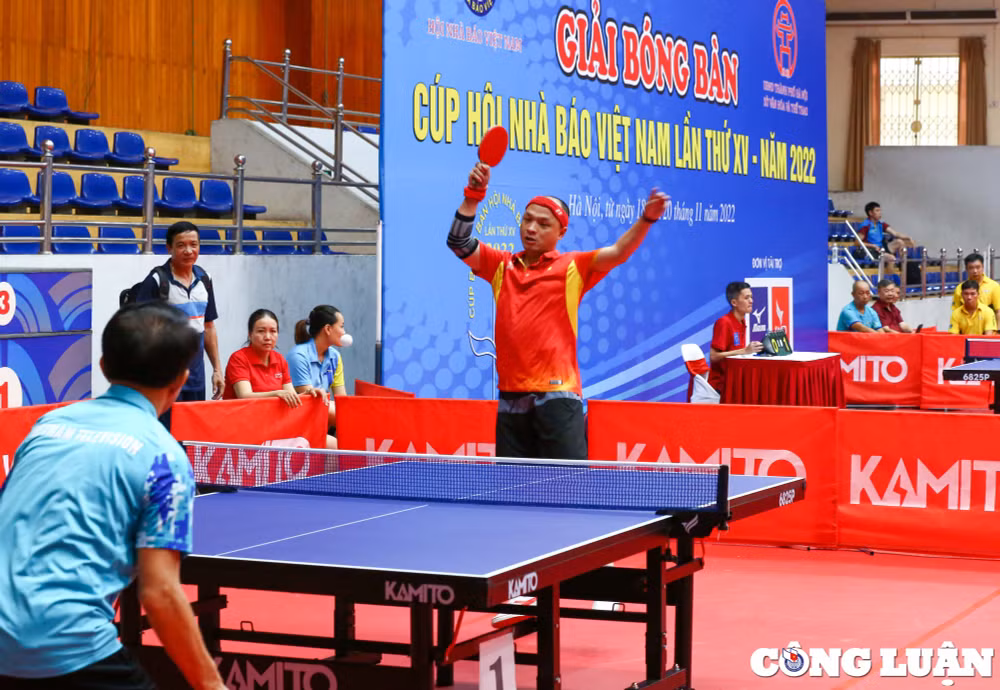 giai bong ban cup hoi nha bao viet nam luon co suc hut ky la hinh 1