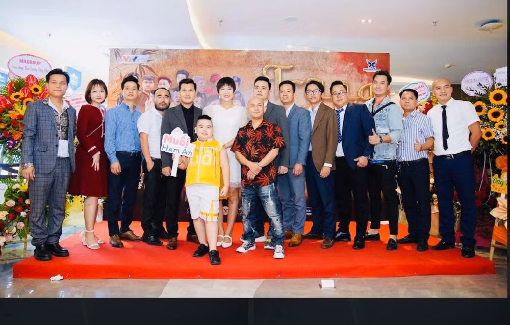 rung sao hoi tu tai buoi hop bao ra mat phim bom tan trang nhi hinh 2