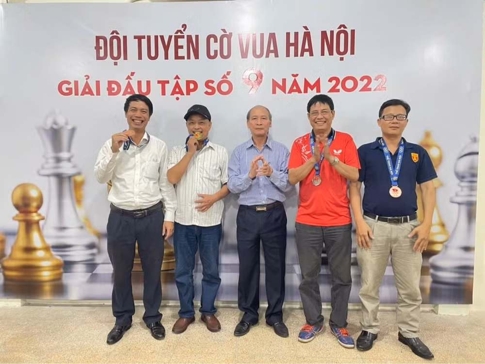 bao nha bao cong luan doat giai ba tai giai bong da hoi khoe hoi nha bao tp ha noi hinh 4