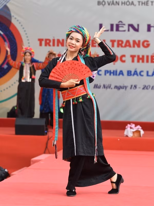 dac sac trang phuc truyen thong cac dan toc thieu so viet nam hinh 4
