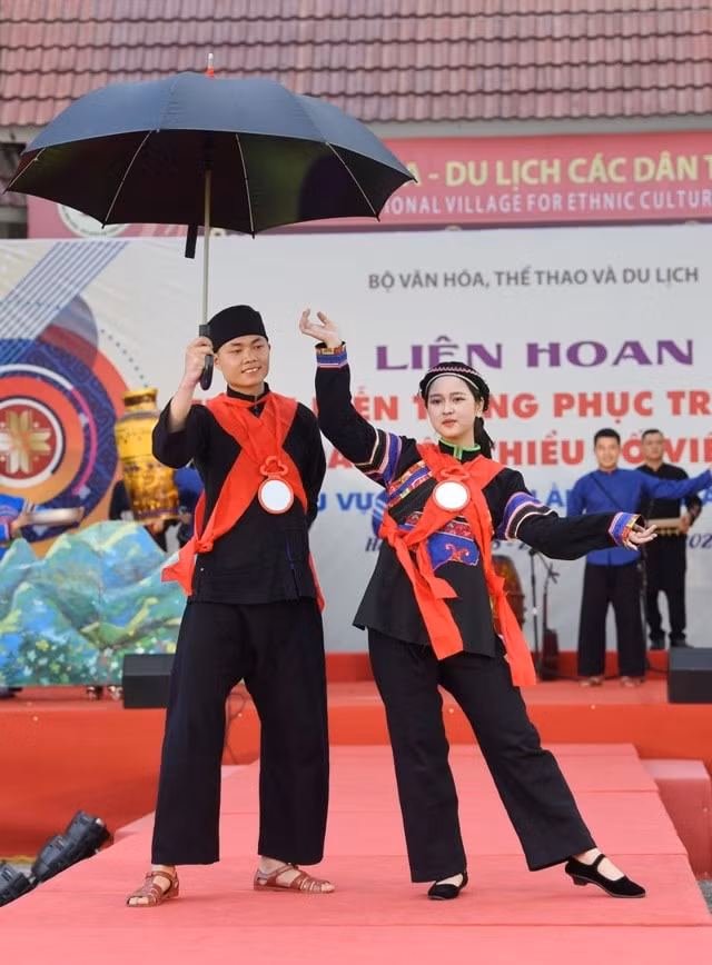 dac sac trang phuc truyen thong cac dan toc thieu so viet nam hinh 9
