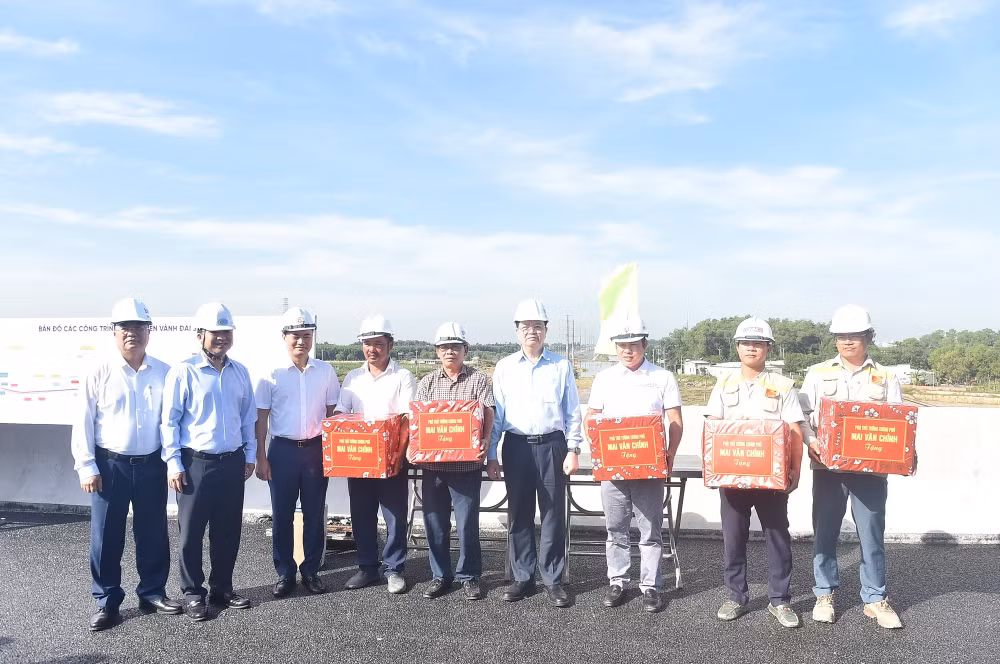 Phó Thủ tướng Mai Văn Chính kiểm tra thực địa dự án đường Vành đai 3 TPHCM- Ảnh 2.