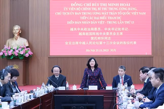Ủy viên Bộ Chính trị, Bí thư Trung ương Đảng, Chủ tịch UBTƯ MTTQ Việt Nam Bùi Thị Minh Hoài phát biểu