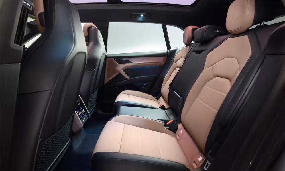 Không gian hàng ghế phía sau - Ảnh: Porsche