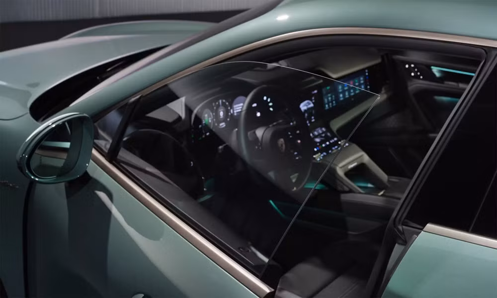 Khoang lái thiết kế sang trọng và đậm chất công nghệ - Ảnh: Porsche