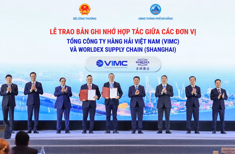 Thủ tướng: Đưa Việt Nam trở thành trung tâm dịch vụ logistics hàng đầu Đông Nam Á, châu Á và thế giới- Ảnh 7.